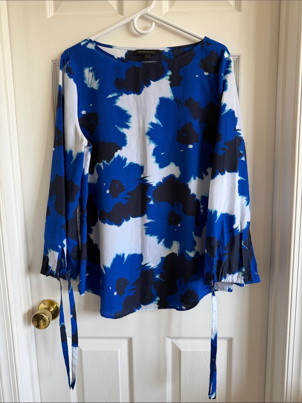 Banana Republic Blue, Black & White Floral Tie Cuff Blouse